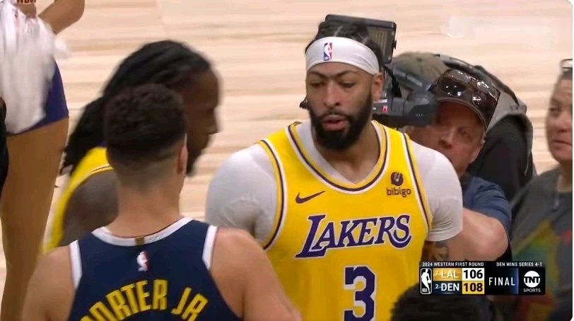 -包含穆雷在湖人比赛中战术调整，领先优势明显引发热议！比赛高潮迭起的词条