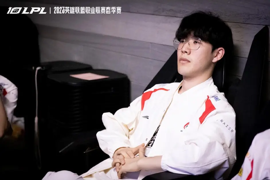 爱游戏-包含Ming爆冷击败DWG，出色防守引爆全场！的词条