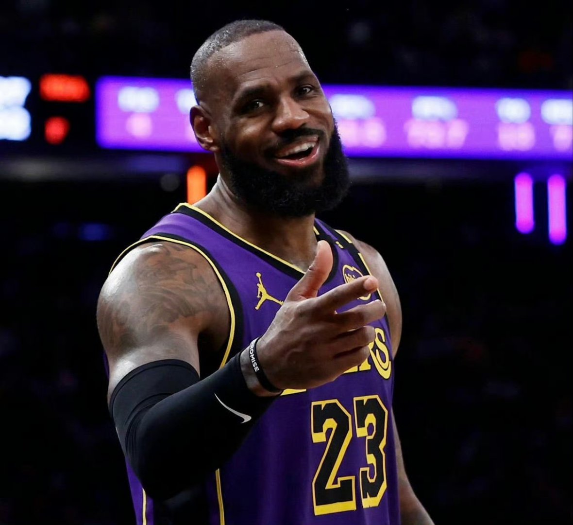 -詹姆斯迎来十五赛季高光表现，掘金球迷沸腾！的简单介绍