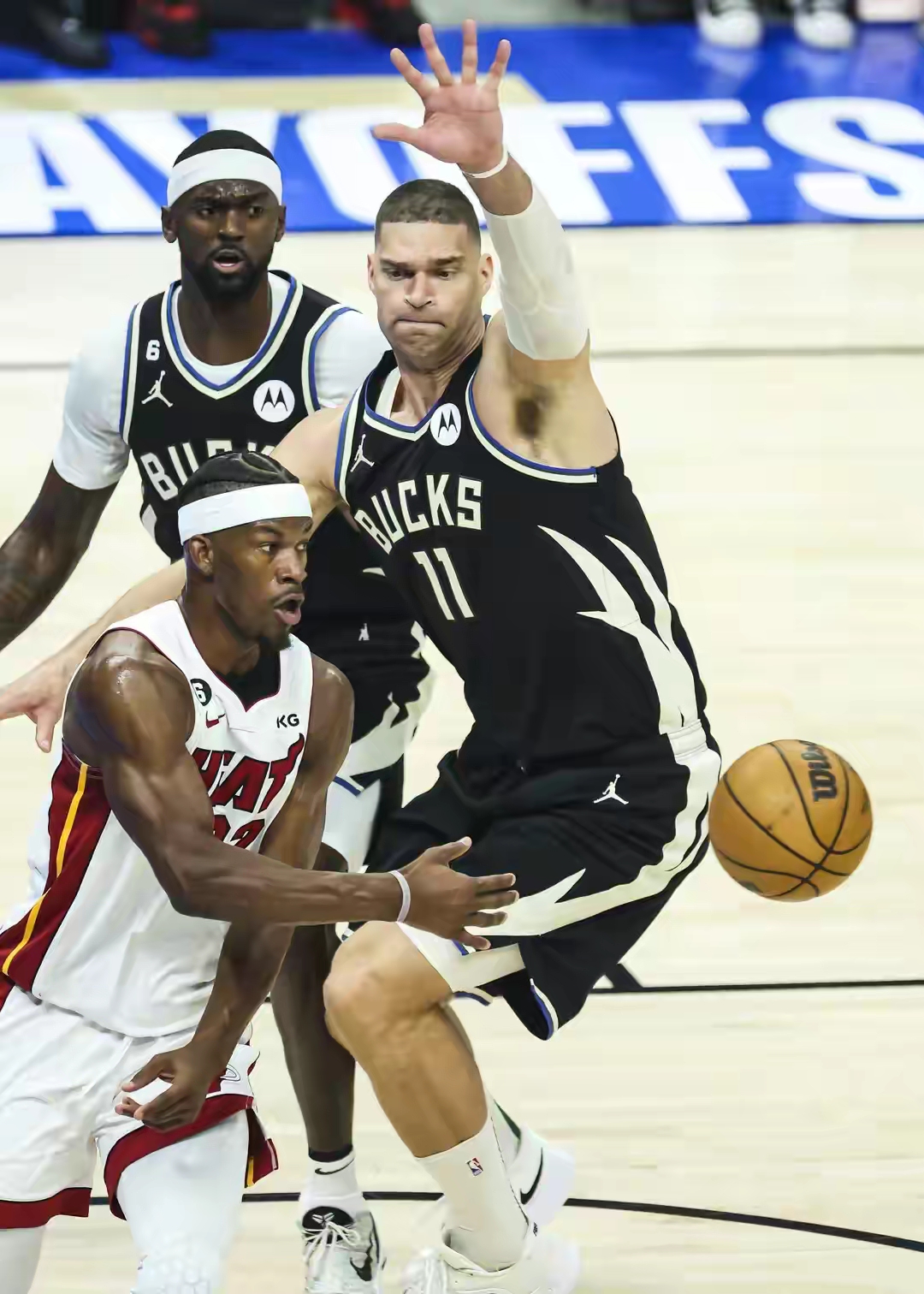 -包含Ming连续十五场比赛得分超过突破纪录，雄鹿挑战极限！的词条